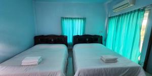 Chok Phikul Thong Resort客房内的一张或多张床位