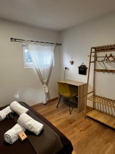 Postel nebo postele na pokoji v ubytování Les gîtes de la bergerie