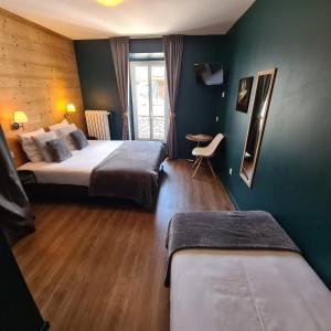 Łóżko lub łóżka w pokoju w obiekcie Le Grand Hotel