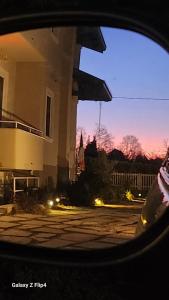 Východ nebo západ slunce při pohledu z bed and breakfast nebo okolí