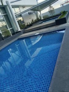 Bazén v ubytování One Pacific nebo v jeho okolí