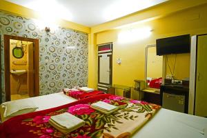 Postel nebo postele na pokoji v ubytování Hotel Prashant Near Jahaz Bari New Digha