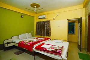 Postel nebo postele na pokoji v ubytování Hotel Prashant Near Jahaz Bari New Digha