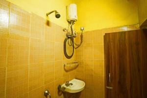 Koupelna v ubytování Hotel Prashant Near Jahaz Bari New Digha