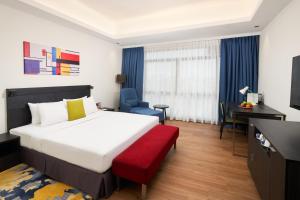 Postel nebo postele na pokoji v ubytování Bespoke Hotel Puchong