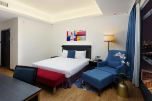 Postel nebo postele na pokoji v ubytování Bespoke Hotel Puchong