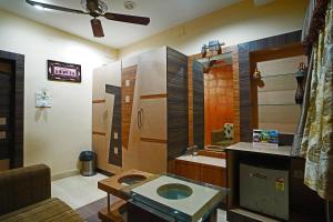 Kuchyň nebo kuchyňský kout v ubytování Hotel Prashant Near Jahaz Bari New Digha