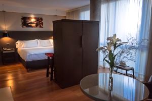 Postel nebo postele na pokoji v ubytování AXSUR Design Hotel + 36 fotografií