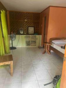 Ένα ή περισσότερα κρεβάτια σε δωμάτιο στο the SIQUIJOR SEA SHORE GUEST HOUSE