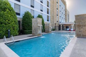 Bazén v ubytování Home2 Suites Dallas-Frisco nebo v jeho okolí