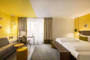 Ein Bett oder Betten in einem Zimmer der Unterkunft Vienna House Easy by Wyndham Berlin Prenzlauer Berg