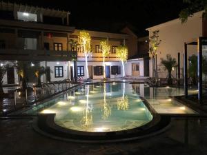 a swimming pool with lights in the middle of a building at Hồng Lĩnh Hotel in Hồng Lĩnh