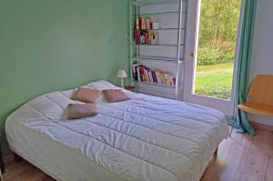 Ένα ή περισσότερα κρεβάτια σε δωμάτιο στο Bel appartement spacieux avec jardin et piscine +12 φωτογραφίες