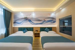Letto o letti in una camera di Lansheng Lucky Light Luxury Smart B&B