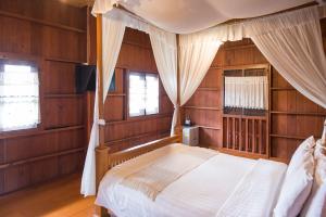 Postel nebo postele na pokoji v ubytování Herntai Resort Maelanoi