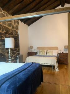 Postel nebo postele na pokoji v ubytování Casa Grande de Cristosende