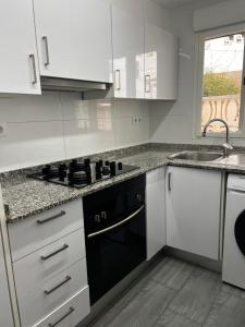A kitchen or kitchenette at CERCAMAR - Playa de Oliva, Paupi