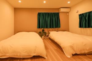 Voodi või voodid majutusasutuse 箱根温泉別邸白鷺 天然温泉 個室サウナ癒しの貸切宿 箱根の絶景と共に最大8名宿泊可 toas