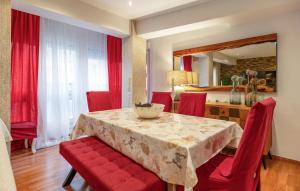 Posezení v ubytování 3 Bedroom Amazing Apartment In Almeria