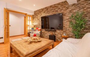 TV a/nebo společenská místnost v ubytování 3 Bedroom Amazing Apartment In Almeria