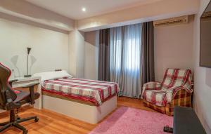 Postel nebo postele na pokoji v ubytování 3 Bedroom Amazing Apartment In Almeria