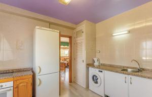Η κουζίνα ή μικρή κουζίνα στο 3 Bedroom Lovely Apartment In Malaga