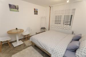 Postel nebo postele na pokoji v ubytování Studios Andjela&Luka