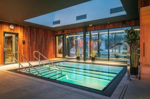 a large swimming pool in a house at Seaside apartment Albatross Home Resort Mēnesdārzs in Ķesterciems