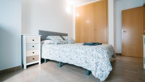 a bedroom with a bed and a dresser at Cuchillos de la fonseca in Casas de Moya