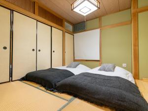 Postel nebo postele na pokoji v ubytování 浅草複式公寓 民宿 最大10人 浅草 浅草寺