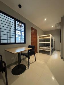 Postelja oz. postelje v sobi nastanitve Santipha Residences