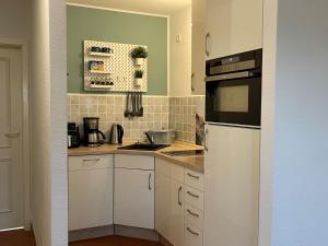 Kuchyň nebo kuchyňský kout v ubytování Feriendorf Rugana - Komfortplus Ferienwohnung mit 1 Schlafzimmer A13