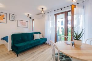 Posezení v ubytování APARTAMENTY MIERZEJA - STEGNA PARK STUDIO, 500 m od plaży