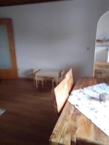 a room with a table and a table and chairs at Ferienwohnung In Zandt Mit Garten Und Grill in Zandt