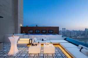 En balkong eller terrasse på 重庆Indition英迪逊酒店江北嘴金融城店