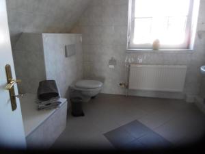 Koupelna v ubytování Ferienhaus Mit Garten Und Stellplatz