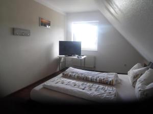 Postel nebo postele na pokoji v ubytování Ferienhaus Mit Garten Und Stellplatz