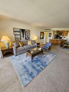 Khu vực ghế ngồi tại Kaanapali Shores 422