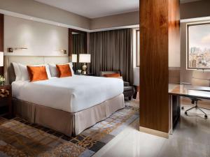 Postel nebo postele na pokoji v ubytování Fairmont Ajman
