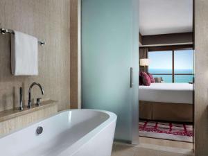 Koupelna v ubytování Fairmont Ajman