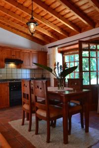 Kuchyň nebo kuchyňský kout v ubytování Ecofinca