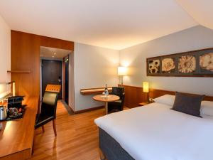 Uma cama ou camas num quarto em Mövenpick Hotel Egerkingen
