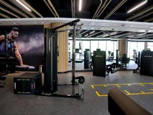 Gimnasio o instalaciones de fitness de Pullman Phuket Karon Beach Resort
