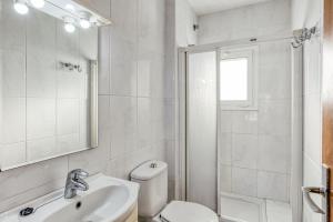 A bathroom at Apt Sol y Mar 2 dorm Playa Riells