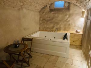 Afbeelding uit fotogalerij van Castello Room & Spa in Cagliari +24 foto's