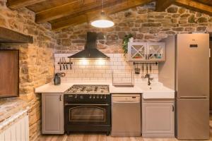 Η κουζίνα ή μικρή κουζίνα στο Cabaña Pasiega El Ojal B