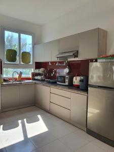 Kuchyň nebo kuchyňský kout v ubytování Family Heaven- Big Apartment, Big Fun!