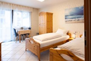 Ένα ή περισσότερα κρεβάτια σε δωμάτιο στο Hotel Schlüssel
