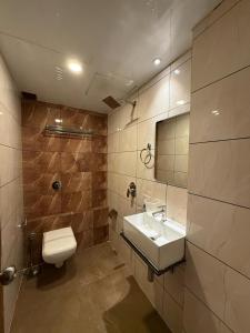 Koupelna v ubytování Palm Breeze Hotel - Colaba