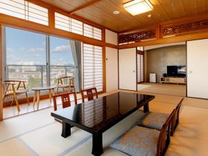 TV a/nebo společenská místnost v ubytování Kurhouse Shirahama